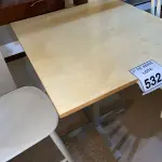 LOTE 532 - 01 MESA QUADRADA EM MADEIRA COM PÉS EM FERRO (NO ESTADO) ATENÇÃO! FAZER A VISITAÇÃO ANTES DE ARREMATAR, NÃO SABEMOS SE FUNCIONA. LEILÃO NÃO TEM GARANTIA E NEM DEVOLUÇÃO, SUJEITO A POSSÍVEIS AVARIAS VISÍVEIS/OCULTAS E/OU AUSÊNCIA DE COMPONENTES.