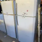 LOTE 410 - 01 GELADEIRA BOSCH 200VOLTS.  (NO ESTADO) ATENÇÃO! FAZER A VISITAÇÃO ANTES DE ARREMATAR, NÃO SABEMOS SE FUNCIONA. LEILÃO NÃO TEM GARANTIA E NEM DEVOLUÇÃO, SUJEITO A POSSÍVEIS AVARIAS VISÍVEIS/OCULTAS E/OU AUSÊNCIA DE COMPONENTES.