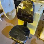 LOTE 423 - 01 CADEIRA PARA ESCRITÓRIO. (NO ESTADO) ATENÇÃO! FAZER A VISITAÇÃO ANTES DE ARREMATAR, NÃO SABEMOS SE FUNCIONA. LEILÃO NÃO TEM GARANTIA E NEM DEVOLUÇÃO, SUJEITO A POSSÍVEIS AVARIAS VISÍVEIS/OCULTAS E/OU AUSÊNCIA DE COMPONENTES.