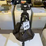 LOTE 419 - 01 TRIPÉ PARA CÂMERA TOMATE. (NO ESTADO) ATENÇÃO! FAZER A VISITAÇÃO ANTES DE ARREMATAR, NÃO SABEMOS SE FUNCIONA. LEILÃO NÃO TEM GARANTIA E NEM DEVOLUÇÃO, SUJEITO A POSSÍVEIS AVARIAS VISÍVEIS/OCULTAS E/OU AUSÊNCIA DE COMPONENTES.