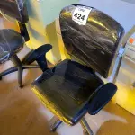 LOTE 424 - 01 CADEIRA PARA ESCRITÓRIO. (NO ESTADO) ATENÇÃO! FAZER A VISITAÇÃO ANTES DE ARREMATAR, NÃO SABEMOS SE FUNCIONA. LEILÃO NÃO TEM GARANTIA E NEM DEVOLUÇÃO, SUJEITO A POSSÍVEIS AVARIAS VISÍVEIS/OCULTAS E/OU AUSÊNCIA DE COMPONENTES.