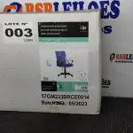 LOTE 003 - 01 - CADEIRA ESCRITÓRIO SECRETÁRIA GIRATÓRIA AZUL (NO ESTADO, NÃO SABEMOS SE FUNCIONA. LEILÃO NÃO TEM GARANTIA E NEM DEVOLUÇÃO, SUJEITO A POSSÍVEIS AVARIAS VISÍVEIS/OCULTAS E/OU AUSÊNCIA DE COMPONENTES)