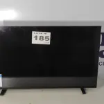 LOTE 185 - 01 - SMART TV LED 43" TOSHIBA FULL HD TB017M 43V35LS (NO ESTADO, NÃO SABEMOS SE FUNCIONA. LEILÃO NÃO TEM GARANTIA E NEM DEVOLUÇÃO, SUJEITO A POSSÍVEIS AVARIAS VISÍVEIS/OCULTAS E/OU AUSÊNCIA DE COMPONENTES)