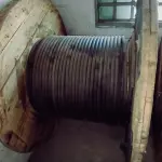LOTE 107 - 01 CARRETEL COM CABO 150MM NA COR PRETA (1KV) COM 108 METROS (NO ESTADO) ATENÇÃO! FAZER A VISITAÇÃO ANTES DE ARREMATAR, NÃO SABEMOS SE FUNCIONA. LEILÃO NÃO TEM GARANTIA E NEM DEVOLUÇÃO, SUJEITO A POSSÍVEIS AVARIAS VISÍVEIS/OCULTAS E/OU AUSÊNCIA DE COMPONENTES.