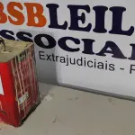 LOTE 162 - 01 - LATA DE COLA DE CONTATO QUIMICOLLA (NO ESTADO, NÃO SABEMOS SE FUNCIONA. LEILÃO NÃO TEM GARANTIA E NEM DEVOLUÇÃO, SUJEITO A POSSÍVEIS AVARIAS VISÍVEIS/OCULTAS E/OU AUSÊNCIA DE COMPONENTES)