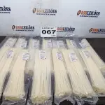 LOTE 067 - 13 - PACOTES ABRAÇADEIRAS PLÁSTICAS 400X4,8 NATURAL CONEXEL 100 UNIDADES CADA (NO ESTADO, NÃO SABEMOS SE FUNCIONA. LEILÃO NÃO TEM GARANTIA E NEM DEVOLUÇÃO, SUJEITO A POSSÍVEIS AVARIAS VISÍVEIS/OCULTAS E/OU AUSÊNCIA DE COMPONENTES)
