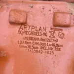 LOTE 115 - 2000 TELHAS AMERICANA RESINADA VERMELHA ARTPLAN, CAPA E BICA, LARGURA 27,6CM, COMPRIMENTO 44,00CM 