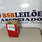 LOTE 133 - 01 - LATA DE COLA DE CONTATO QUIMICOLLA (NO ESTADO, NÃO SABEMOS SE FUNCIONA. LEILÃO NÃO TEM GARANTIA E NEM DEVOLUÇÃO, SUJEITO A POSSÍVEIS AVARIAS VISÍVEIS/OCULTAS E/OU AUSÊNCIA DE COMPONENTES)