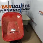LOTE 295 - 01 LOTE C/ ITENS CARRINHO DE MÃO (NO ESTADO, NÃO SABEMOS SE FUNCIONA. LEILÃO NÃO TEM GARANTIA E NEM DEVOLUÇÃO, SUJEITO A POSSÍVEIS AVARIAS VISÍVEIS/OCULTAS E/OU AUSÊNCIA DE COMPONENTES)