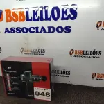 LOTE 048 - 01 - MASSAGEADOR MUSCULAR PROFISSIONAL DE 30 VELOCIDADES MASSAGE GUN MW-2650D - BIVOLT (NO ESTADO, NÃO SABEMOS SE FUNCIONA. LEILÃO NÃO TEM GARANTIA E NEM DEVOLUÇÃO, SUJEITO A POSSÍVEIS AVARIAS VISÍVEIS/OCULTAS E/OU AUSÊNCIA DE COMPONENTES)