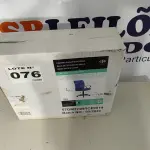 LOTE 076 - 01 - CADEIRA ESCRITÓRIO SECRETÁRIA GIRATÓRIA AZUL (NO ESTADO, NÃO SABEMOS SE FUNCIONA. LEILÃO NÃO TEM GARANTIA E NEM DEVOLUÇÃO, SUJEITO A POSSÍVEIS AVARIAS VISÍVEIS/OCULTAS E/OU AUSÊNCIA DE COMPONENTES)