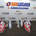 LOTE 262 - 05 – FERROS DE PASSAR ROUPAS DIVERSOS (NO ESTADO, NÃO SABEMOS SE FUNCIONA. LEILÃO NÃO TEM GARANTIA E NEM DEVOLUÇÃO, SUJEITO A POSSÍVEIS AVARIAS VISÍVEIS/OCULTAS E/OU AUSÊNCIA DE COMPONENTES)