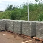 LOTE 125 - 01 PALETE COM PISO DE CONCRETO INTERTRAVADO PAVER (20X10X6CM) 15M² CADA PALETE (RETIRADA EM GOIÂNIA –GO) (NO ESTADO)