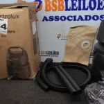 LOTE 004 - 01 - ASPIRADOR ÁGUA PÓ ELECTROLUX 110V (NO ESTADO, NÃO SABEMOS SE FUNCIONA. LEILÃO NÃO TEM GARANTIA E NEM DEVOLUÇÃO, SUJEITO A POSSÍVEIS AVARIAS VISÍVEIS/OCULTAS E/OU AUSÊNCIA DE COMPONENTES)