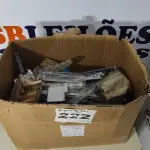 LOTE 222 - 01 LOTE C/ ACESSÓRIOS PARA MOVEIS DIVERSOS (NO ESTADO, NÃO SABEMOS SE FUNCIONA. LEILÃO NÃO TEM GARANTIA E NEM DEVOLUÇÃO, SUJEITO A POSSÍVEIS AVARIAS VISÍVEIS/OCULTAS E/OU AUSÊNCIA DE COMPONENTES)