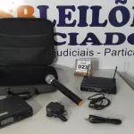 LOTE 023 - 01 MICROFONE COM 02 RECEPTORES, SENDO 01 VHF E 01 UHF. (NO ESTADO) ATENÇÃO! FAZER A VISITAÇÃO ANTES DE ARREMATAR, NÃO SABEMOS SE FUNCIONA. LEILÃO NÃO TEM GARANTIA E NEM DEVOLUÇÃO, SUJEITO A POSSÍVEIS AVARIAS VISÍVEIS/OCULTAS E/OU AUSÊNCIA DE COMPONENTES.
