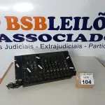 LOTE 104 - 01 MESA DE SOM MARCA STANER 08-2S. (NO ESTADO) ATENÇÃO! FAZER A VISITAÇÃO ANTES DE ARREMATAR, NÃO SABEMOS SE FUNCIONA. LEILÃO NÃO TEM GARANTIA E NEM DEVOLUÇÃO, SUJEITO A POSSÍVEIS AVARIAS VISÍVEIS/OCULTAS E/OU AUSÊNCIA DE COMPONENTES.