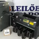 LOTE 038 - 01 FRAGMENTADORA DE PAPEL E 01 MÁQUINA DE CONTAR MOEDAS. (NO ESTADO) ATENÇÃO! FAZER A VISITAÇÃO ANTES DE ARREMATAR, NÃO SABEMOS SE FUNCIONA. LEILÃO NÃO TEM GARANTIA E NEM DEVOLUÇÃO, SUJEITO A POSSÍVEIS AVARIAS VISÍVEIS/OCULTAS E/OU AUSÊNCIA DE COMPONENTES.