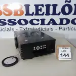 LOTE 144 - 01 PROJETOR MODELO PT-AE2000U MARCA PANASONIC. (NO ESTADO) ATENÇÃO! FAZER A VISITAÇÃO ANTES DE ARREMATAR, NÃO SABEMOS SE FUNCIONA. LEILÃO NÃO TEM GARANTIA E NEM DEVOLUÇÃO, SUJEITO A POSSÍVEIS AVARIAS VISÍVEIS/OCULTAS E/OU AUSÊNCIA DE COMPONENTES.