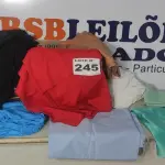 LOTE 245 - 01 LOTE C/ TECIDOS DIVERSOS (NO ESTADO, NÃO SABEMOS SE FUNCIONA. LEILÃO NÃO TEM GARANTIA E NEM DEVOLUÇÃO, SUJEITO A POSSÍVEIS AVARIAS VISÍVEIS/OCULTAS E/OU AUSÊNCIA DE COMPONENTES)