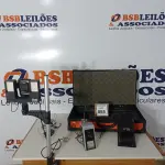 LOTE 055 - 01 CASE COM APARELHOS PARA FOTOGRAFIA. (NO ESTADO) ATENÇÃO! FAZER A VISITAÇÃO ANTES DE ARREMATAR, NÃO SABEMOS SE FUNCIONA. LEILÃO NÃO TEM GARANTIA E NEM DEVOLUÇÃO, SUJEITO A POSSÍVEIS AVARIAS VISÍVEIS/OCULTAS E/OU AUSÊNCIA DE COMPONENTES.