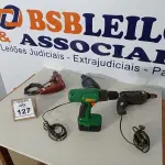 LOTE 127 - 03 FURADEIRAS MARCAS E MODELOS DIVERSOS E 01 PARAFUSADEIRA. (NO ESTADO) ATENÇÃO! FAZER A VISITAÇÃO ANTES DE ARREMATAR, NÃO SABEMOS SE FUNCIONA. LEILÃO NÃO TEM GARANTIA E NEM DEVOLUÇÃO, SUJEITO A POSSÍVEIS AVARIAS VISÍVEIS/OCULTAS E/OU AUSÊNCIA DE COMPONENTES.