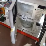 LOTE 128 - 02 MICRO-ONDAS SENDO 01 COM PRATO E 01 PURIFICADOR DE ÁGUA LATINA COM AVARIAS. (NO ESTADO) ATENÇÃO! FAZER A VISITAÇÃO ANTES DE ARREMATAR, NÃO SABEMOS SE FUNCIONA. LEILÃO NÃO TEM GARANTIA E NEM DEVOLUÇÃO, SUJEITO A POSSÍVEIS AVARIAS VISÍVEIS/OCULTAS E/OU AUSÊNCIA DE COMPONENTES.