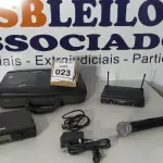 LOTE 023 - 01 MICROFONE COM 02 RECEPTORES, SENDO 01 VHF E 01 UHF. (NO ESTADO) ATENÇÃO! FAZER A VISITAÇÃO ANTES DE ARREMATAR, NÃO SABEMOS SE FUNCIONA. LEILÃO NÃO TEM GARANTIA E NEM DEVOLUÇÃO, SUJEITO A POSSÍVEIS AVARIAS VISÍVEIS/OCULTAS E/OU AUSÊNCIA DE COMPONENTES.