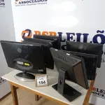 LOTE 154 - 06 MONITORES LCD MARCAS E MODELOS DIVERSOS. (NO ESTADO) ATENÇÃO! FAZER A VISITAÇÃO ANTES DE ARREMATAR, NÃO SABEMOS SE FUNCIONA. LEILÃO NÃO TEM GARANTIA E NEM DEVOLUÇÃO, SUJEITO A POSSÍVEIS AVARIAS VISÍVEIS/OCULTAS E/OU AUSÊNCIA DE COMPONENTES.