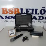 LOTE 052 - 01 MICROFONE COM RECEPTOR E CASE. (NO ESTADO) ATENÇÃO! FAZER A VISITAÇÃO ANTES DE ARREMATAR, NÃO SABEMOS SE FUNCIONA. LEILÃO NÃO TEM GARANTIA E NEM DEVOLUÇÃO, SUJEITO A POSSÍVEIS AVARIAS VISÍVEIS/OCULTAS E/OU AUSÊNCIA DE COMPONENTES.