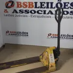 LOTE 014 - 01 - PALETEIRA HIDRÁULICA MANUAL (NO ESTADO, NÃO SABEMOS SE FUNCIONA. LEILÃO NÃO TEM GARANTIA E NEM DEVOLUÇÃO, SUJEITO A POSSÍVEIS AVARIAS VISÍVEIS/OCULTAS E/OU AUSÊNCIA DE COMPONENTES)