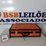 LOTE 055 - 01 CASE COM APARELHOS PARA FOTOGRAFIA. (NO ESTADO) ATENÇÃO! FAZER A VISITAÇÃO ANTES DE ARREMATAR, NÃO SABEMOS SE FUNCIONA. LEILÃO NÃO TEM GARANTIA E NEM DEVOLUÇÃO, SUJEITO A POSSÍVEIS AVARIAS VISÍVEIS/OCULTAS E/OU AUSÊNCIA DE COMPONENTES.