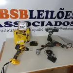 LOTE 167 - 02 PARAFUSADEIRAS, SENDO 01 21V MARCA BOMVINK COM CARREGADOR E 01 MAKITA SEM CARREGADOR E 01 FURADEIRA MARCA BLACK E DECKER SEM CARREGADOR COM AVARIAS. (NO ESTADO) ATENÇÃO! FAZER A VISITAÇÃO ANTES DE ARREMATAR, NÃO SABEMOS SE FUNCIONA. LEILÃO NÃO TEM GARANTIA E NEM DEVOLUÇÃO, SUJEITO A POSSÍVEIS AVARIAS VISÍVEIS/OCULTAS E/OU AUSÊNCIA DE COMPONENTES.