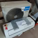 LOTE 034 - 01 AIR CONDITIONER MIDEA INVERTE COM CONTROLE. (NO ESTADO EM QUE SE ENCONTRA. SUJEITO A AVARIAS OCULTAS/VISÍVEIS.)  BF8534S