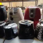 LOTE 381 - 05 BASES DE LIQUIDIFICADORES, 02 AIR FRYER E 01 PROCESSADOR COM AVARIAS. (NO ESTADO) ATENÇÃO! FAZER A VISITAÇÃO ANTES DE ARREMATAR, NÃO SABEMOS SE FUNCIONA. LEILÃO NÃO TEM GARANTIA E NEM DEVOLUÇÃO, SUJEITO A POSSÍVEIS AVARIAS VISÍVEIS/OCULTAS E/OU AUSÊNCIA DE COMPONENTES.