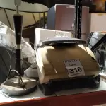 LOTE 316 - 03 SCANNER’S MARCAS E MODELOS DIVERSOS E 02 ABAJURES. (NO ESTADO) ATENÇÃO! FAZER A VISITAÇÃO ANTES DE ARREMATAR, NÃO SABEMOS SE FUNCIONA. LEILÃO NÃO TEM GARANTIA E NEM DEVOLUÇÃO, SUJEITO A POSSÍVEIS AVARIAS VISÍVEIS/OCULTAS E/OU AUSÊNCIA DE COMPONENTES.