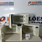 LOTE 233 - 03 MICRO-ONDAS SENDO 01 COM PRATO. (NO ESTADO) ATENÇÃO! FAZER A VISITAÇÃO ANTES DE ARREMATAR, NÃO SABEMOS SE FUNCIONA. LEILÃO NÃO TEM GARANTIA E NEM DEVOLUÇÃO, SUJEITO A POSSÍVEIS AVARIAS VISÍVEIS/OCULTAS E/OU AUSÊNCIA DE COMPONENTES.