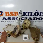 LOTE 232 - 03 VENTILADORES DE TETO. (NO ESTADO) ATENÇÃO! FAZER A VISITAÇÃO ANTES DE ARREMATAR, NÃO SABEMOS SE FUNCIONA. LEILÃO NÃO TEM GARANTIA E NEM DEVOLUÇÃO, SUJEITO A POSSÍVEIS AVARIAS VISÍVEIS/OCULTAS E/OU AUSÊNCIA DE COMPONENTES.