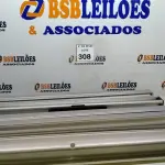 LOTE 308 - 04 PAINÉIS DE PROPAGANDA EM ALUMÍNIO. (NO ESTADO) ATENÇÃO! FAZER A VISITAÇÃO ANTES DE ARREMATAR, NÃO SABEMOS SE FUNCIONA. LEILÃO NÃO TEM GARANTIA E NEM DEVOLUÇÃO, SUJEITO A POSSÍVEIS AVARIAS VISÍVEIS/OCULTAS E/OU AUSÊNCIA DE COMPONENTES.