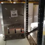 LOTE 329 - 01 CAFETEIRA ELÉTRICA SEMI INDUSTRIAL EM INOX. (NO ESTADO) ATENÇÃO! FAZER A VISITAÇÃO ANTES DE ARREMATAR, NÃO SABEMOS SE FUNCIONA. LEILÃO NÃO TEM GARANTIA E NEM DEVOLUÇÃO, SUJEITO A POSSÍVEIS AVARIAS VISÍVEIS/OCULTAS E/OU AUSÊNCIA DE COMPONENTES.