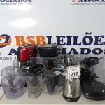 LOTE 218 - 01 LOTE COM UTENSÍLIOS PARA COZINHA... 04 TORRADEIRAS, 02 SANDUICHEIRAS, 02 CHALEIRAS, COPOS PARA LIQUIDIFICADOR, 01 PROCESSADOR... (NO ESTADO) ATENÇÃO! FAZER A VISITAÇÃO ANTES DE ARREMATAR, NÃO SABEMOS SE FUNCIONA. LEILÃO NÃO TEM GARANTIA E NEM DEVOLUÇÃO, SUJEITO A POSSÍVEIS AVARIAS VISÍVEIS/OCULTAS E/OU AUSÊNCIA DE COMPONENTES.