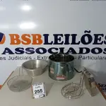 LOTE 255 - 01 FRITADEIRA ELÉTRICA EM INOX MARCA VENÂNCIO. (NO ESTADO) ATENÇÃO! FAZER A VISITAÇÃO ANTES DE ARREMATAR, NÃO SABEMOS SE FUNCIONA. LEILÃO NÃO TEM GARANTIA E NEM DEVOLUÇÃO, SUJEITO A POSSÍVEIS AVARIAS VISÍVEIS/OCULTAS E/OU AUSÊNCIA DE COMPONENTES.