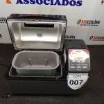 LOTE 007 - 01 MÁQUINA DE PÃO.  (BREAD MACHINE). (NO ESTADO EM QUE SE ENCONTRA. SUJEITO A AVARIAS OCULTAS/VISÍVEIS.) AV9685H