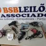 LOTE 231 - 05 SECADORES DE CABELO E 02 CHAPINHAS. (NO ESTADO) ATENÇÃO! FAZER A VISITAÇÃO ANTES DE ARREMATAR, NÃO SABEMOS SE FUNCIONA. LEILÃO NÃO TEM GARANTIA E NEM DEVOLUÇÃO, SUJEITO A POSSÍVEIS AVARIAS VISÍVEIS/OCULTAS E/OU AUSÊNCIA DE COMPONENTES.