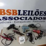 LOTE 231 - 05 SECADORES DE CABELO E 02 CHAPINHAS. (NO ESTADO) ATENÇÃO! FAZER A VISITAÇÃO ANTES DE ARREMATAR, NÃO SABEMOS SE FUNCIONA. LEILÃO NÃO TEM GARANTIA E NEM DEVOLUÇÃO, SUJEITO A POSSÍVEIS AVARIAS VISÍVEIS/OCULTAS E/OU AUSÊNCIA DE COMPONENTES.
