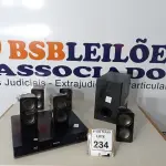 LOTE 234 - 01 HOME THEATER. (NO ESTADO) ATENÇÃO! FAZER A VISITAÇÃO ANTES DE ARREMATAR, NÃO SABEMOS SE FUNCIONA. LEILÃO NÃO TEM GARANTIA E NEM DEVOLUÇÃO, SUJEITO A POSSÍVEIS AVARIAS VISÍVEIS/OCULTAS E/OU AUSÊNCIA DE COMPONENTES.