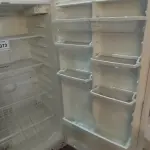 LOTE 073 - 01 REFRIGERATOR FREZER VERTICAL 110V. (NO ESTADO EM QUE SE ENCONTRA. SUJEITO A AVARIAS OCULTAS/VISÍVEIS.) AV9918K