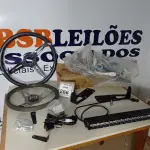 LOTE 266 - 01 BARRA DE LED 20 DODGE RAM 2500 E 01 LOTE COM JUNTA DE MOTOR DODGE V8 FELPRO3/8 E VOLANTE ESPORTIVOS.  (NO ESTADO) ATENÇÃO! FAZER A VISITAÇÃO ANTES DE ARREMATAR, NÃO SABEMOS SE FUNCIONA. LEILÃO NÃO TEM GARANTIA E NEM DEVOLUÇÃO, SUJEITO A POSSÍVEIS AVARIAS VISÍVEIS/OCULTAS E/OU AUSÊNCIA DE COMPONENTES.