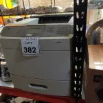 LOTE 382 - 01 IMPRESSORA LEXMARK T654DN. (NO ESTADO) ATENÇÃO! FAZER A VISITAÇÃO ANTES DE ARREMATAR, NÃO SABEMOS SE FUNCIONA. LEILÃO NÃO TEM GARANTIA E NEM DEVOLUÇÃO, SUJEITO A POSSÍVEIS AVARIAS VISÍVEIS/OCULTAS E/OU AUSÊNCIA DE COMPONENTES.