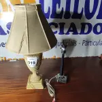 LOTE 019 - 02 ABAJURES (LAMP). (NO ESTADO EM QUE SE ENCONTRA. SUJEITO A AVARIAS OCULTAS/VISÍVEIS.) BF8713M/ AV9805F